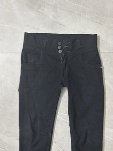 Black High-Waisted Skinny Jeans