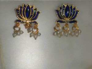 Lotus Blossom Necklace &amp; Earring Set🤍