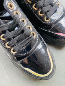 Lightly Worn Casual Sneakers – Like New!