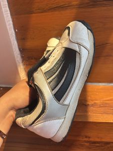 Sport shoes