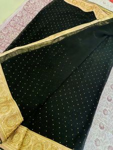 🖤✨Black Saree With Golden Border✨🖤