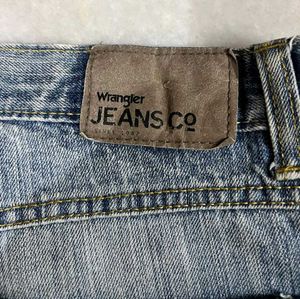 WRANGLER LIGHT BLUE RELAXED STRAIGHT FIT JEANS 32