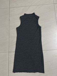 Sleeveless Grey long top