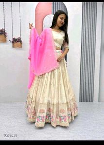 Off White Lehnga With Pink Dupatta