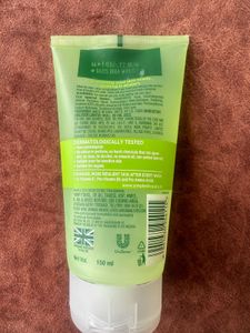 Simple Refreshing Facial Wash