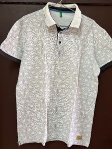 Which T-shirt From United Colors Of Benetton