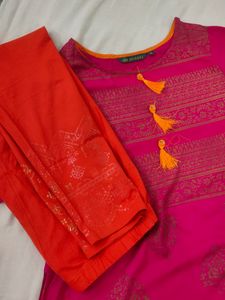 Avaasa Rani Pink Kurti With Matching Leggings Set