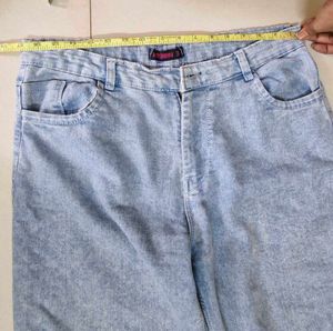 light washed blue straight fit jeans👖