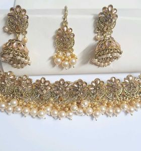Elegant  Kundan &amp; Pearl Jewelry Set