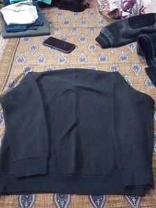 Stylish Black Sweatshirt