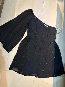 Chic Black One-Shoulder Dress