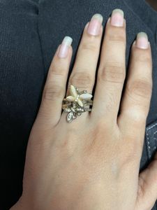 Elegant Floral Gold-Tone Ring with Sparkling Cryst