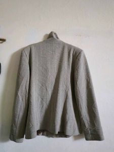 Structured Blazer wid Unique Pleat Details