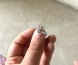 Silver Star Ring With Embellishment