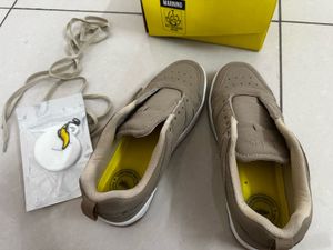 Zaydn Sneakers (Almost new)