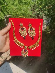 Hasli With Earing