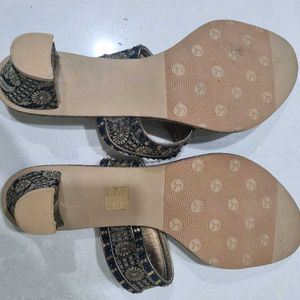 Mochi Embellished Toe Ring Sandals