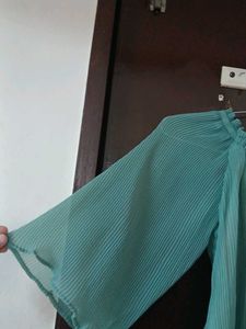Elegant Pleated mint green Top 🤍
