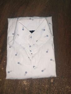 Boy&#39;s White Printed Shirt