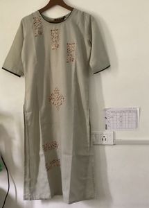 Embroidered Kurtaset- Kurta with leggings