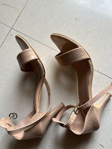 Brand New beige Stilettos 👠