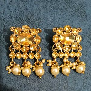 Elegant Gold-Tone Pearl Choker Necklace