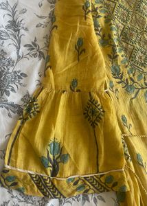 Beautiful Kurta Set With A Unique Pattern and Cut