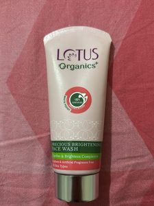 Lotus Precious Brightening Face Wash