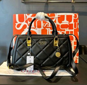 GUESS SHOWROOM QUALITY HANDBAG 12aa QUALIT