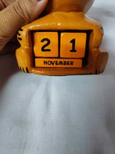 Wooden Cat Perpetual Calendar