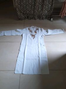 mens White Kurta with Embroidery