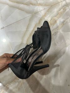 INC.5 Black Heels