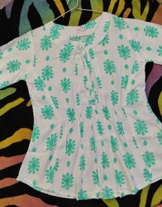 Floral Print Cotton Top🤍🍀