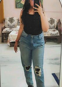 Distressed Slim Straight Fit Jeans