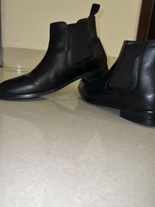 Redtape Black Chelsea Boots For Men