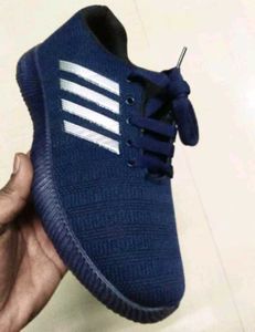 NEW NO USED SPORTS SHOES.