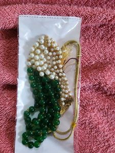 Elegant Green &amp; Pearl Layered Necklace