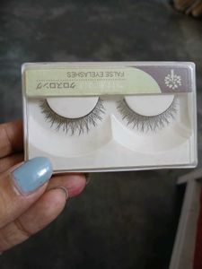 Black Eyeshadow+New eyelashes