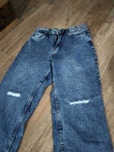 Knee Cut Women&#39;s Jean