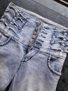 Stylish High-Waisted Jeans