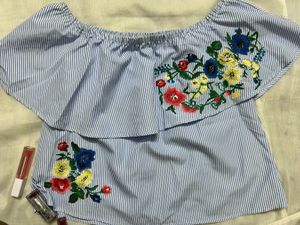 Ginger Embroidery Off shoulder top🌸