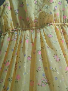 Iam Selling a Yellow Pretty Dress From Trends