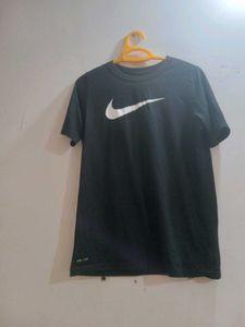 nike t shirt