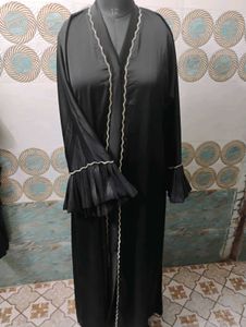 Elegant Waves Black Abaya