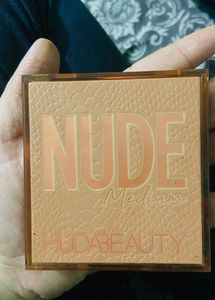 Huda Beauty Nude Eyeshadow Palate