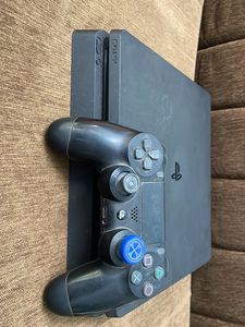 PlayStation 4 (1TB)