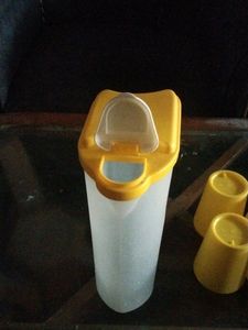 Beautiful 😍❤️ Hard Plastic Container With 4glass