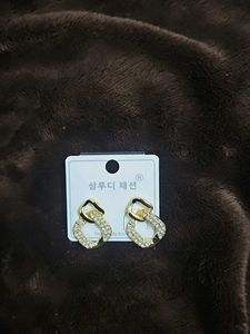 Elegant Pearl &amp; Gold Earrings