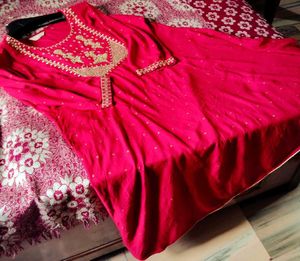 Red &amp; Gold Embroidered Kurta