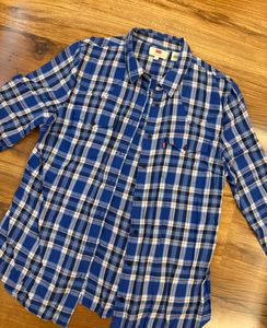 Levi’s Plaid Shirt (Women) 💙